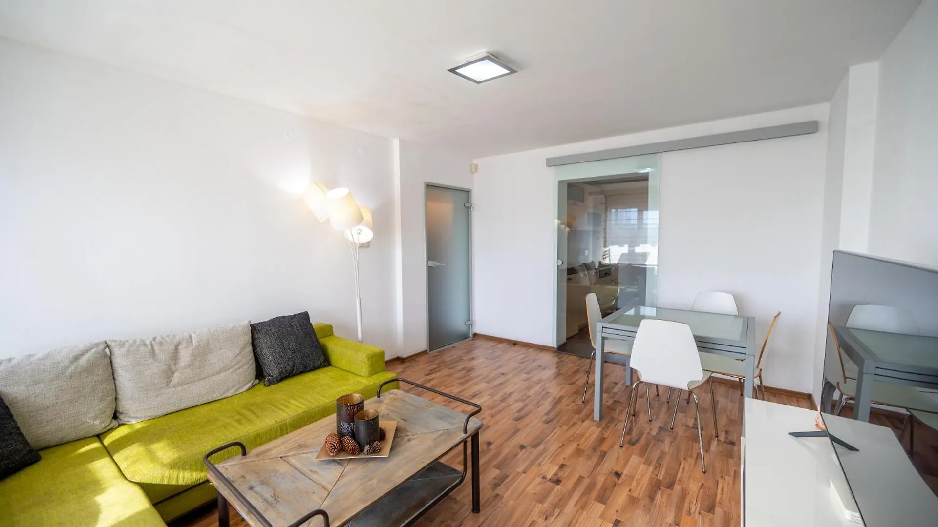 Bright 1Bdr With Balcony Apartment Sofia